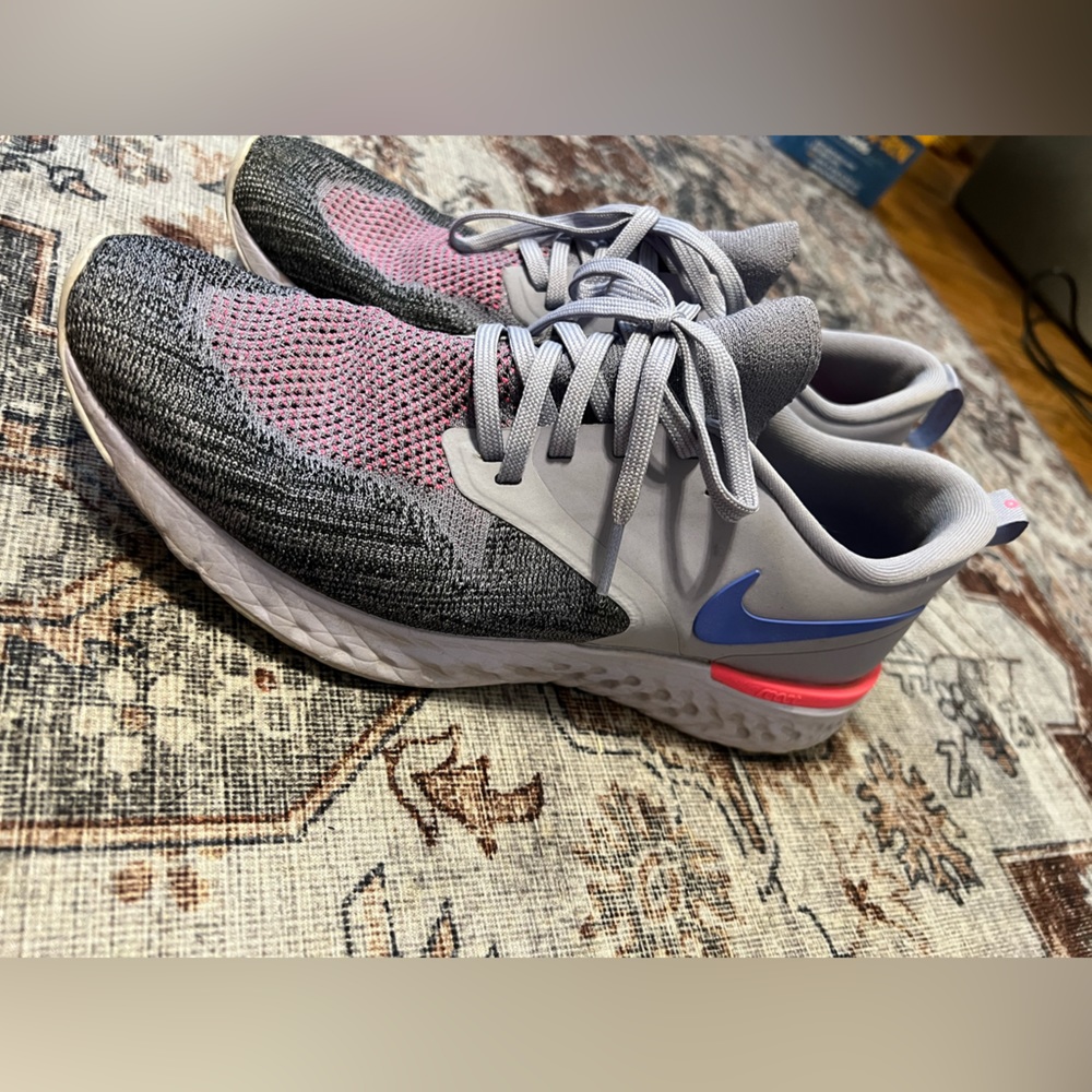 Women’s Nike sneakers